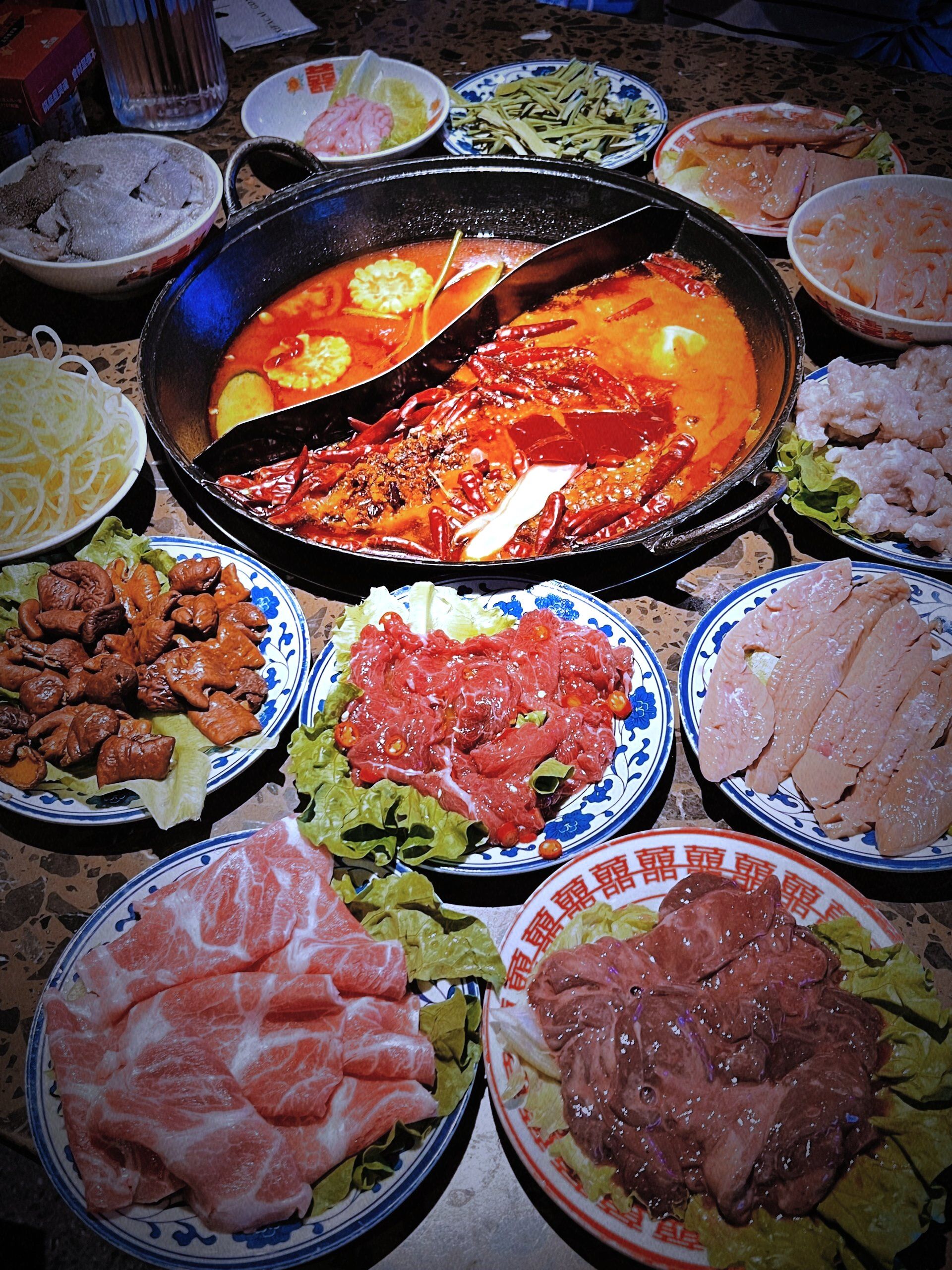 吃火锅是一场热辣的狂欢