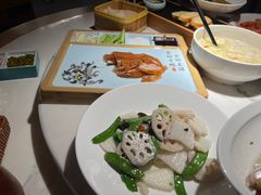 -荷塘秋月·本帮江浙菜(国权路店)