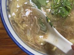 -罗卜李包子羊肉汤