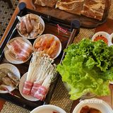 小河直街新中式庭院烤肉💐花食酒肆