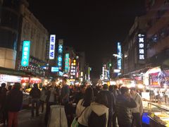 -六合夜市