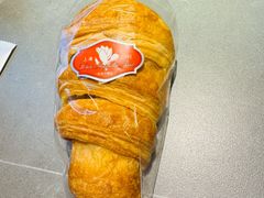 奶油羊角筒-白玉兰食品甜凤店(合生汇店)