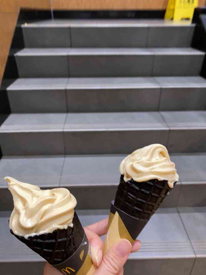 麦当劳葡萄味冰淇淋图片
