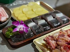 -围炉肉舍•炭烤活鳗•丹东海鲜烤肉(步行街店)