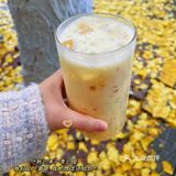 我们点了一个九宫格里面有 芝士麻薯盘挞，芋泥蛋糕