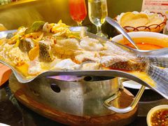 冬阴功筒骨汤底-金厨泰国餐厅·全泰籍厨师料理(拱北店)