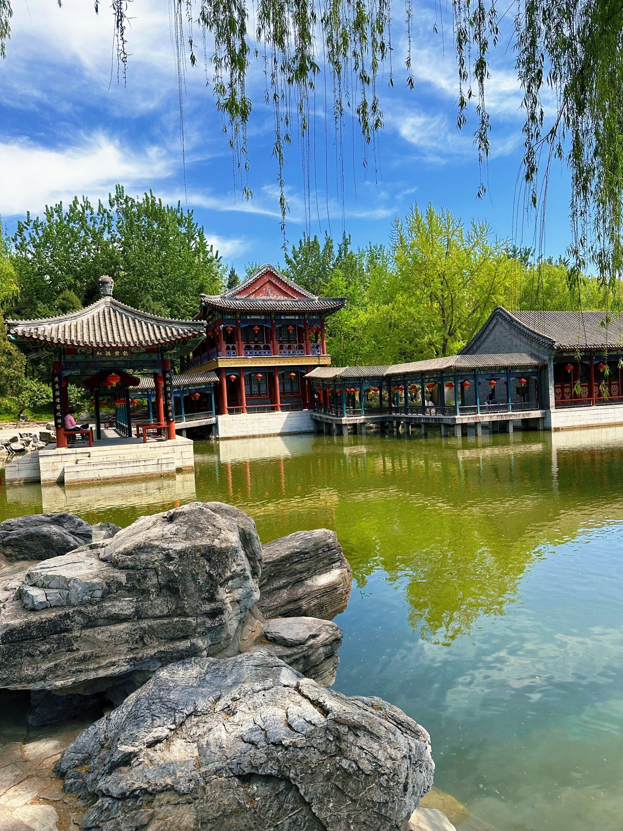 这里可是为了拍摄经典名著《红楼梦》而专门建造的仿古园林哦!