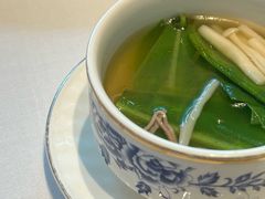 上汤火腿玉菇浸山苏叶-Yan Ting 宴庭中餐厅(上海静安瑞吉酒店)