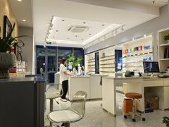 -视野联行眼镜·蔡司·尼康·豪雅·依视路(青浦宝龙店)