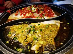 -阿瓦山寨·湘菜现炒·剁椒鱼头王(咸阳总店)