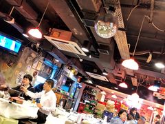 大堂-鲜入围煮花胶鸡海鲜火锅