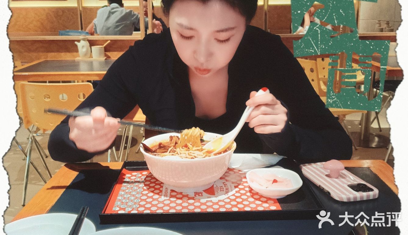 女友知道我不吃辣，专门给我点了玖荣记最辣的爆辣牛腩面