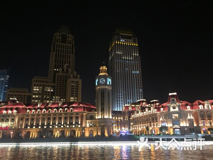 天津站码头夜景图片