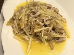 酸菜笋丝炒肉丝-锦江都城闵行饭店