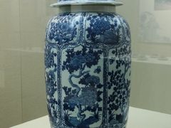 清康熙·青花莲瓣开光折枝梅花冬瓜形大盖罐-嘉定博物馆