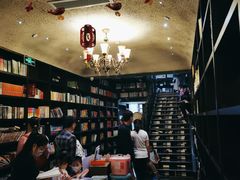 -钟书阁(松江泰晤士小镇店)