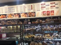 面包甜点陈列柜-国际饭店·帆声西饼屋(黄河路店)