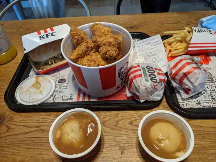 德国高速公路,服务区的肯德基人还不少