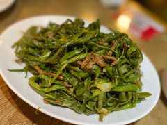 鲜豆角丝炒肉-姥姥家春饼店(佳亿时尚广场店)