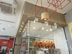 面包甜点陈列柜-百事佳烧鸭牛腩(上海虹桥站店)