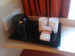 点水壶、杯子、袋泡茶和咖啡-宜必思香港中上环酒店