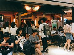 等位区-绿茶餐厅(广州天河城店)