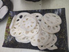 -洞庭洲·防空洞火锅·铜锅涮肉·烧烤(新百广场店)