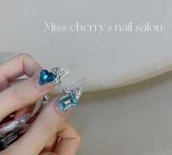 -花系美·美甲美睫精品店