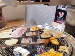 -围炉肉舍•炭烤活鳗•丹东海鲜烤肉(步行街店)