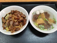 -松树干拌面店