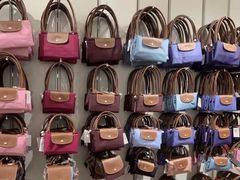 -Longchamp(佛罗伦萨小镇奥特莱斯店)