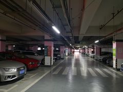 -证大·大拇指广场-地面停车场