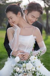 -现代经典婚纱摄影