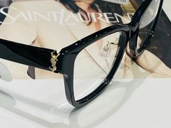 -YI OPTICAL 奕镜·蔡司战略合作店(长宁来福士店)
