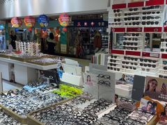 -美式眼镜·授权蔡司.依视路.尼康.豪雅.明月(人民广场店)