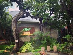 -Chom Cafe and Restaurant