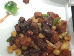 珍菌炒安格斯牛肉粒-渝半城经典川粤菜(重庆天地店)