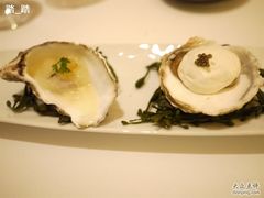 贝隆生蚝拌干葱忌廉拼日本柚子椰菜花慕斯-Caprice(香港四季酒店)