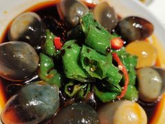 青椒皮蛋-老佛爷铜炉蛙锅(东门老街店)