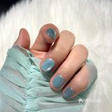 灰调雾霭蓝猫眼美甲