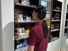 -诺柯视眼镜-蔡司依视路官方工厂店(淞南一店)