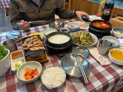 -益百岁牛尾汤(香山路店)