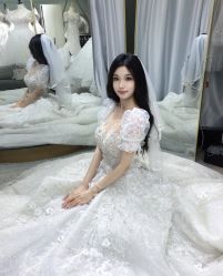 -莫小姐婚纱