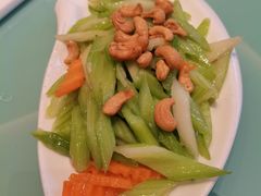 西芹腰果-添福来墨鱼饺子 · 海鲜东北菜(大连星海·黄浦路店)