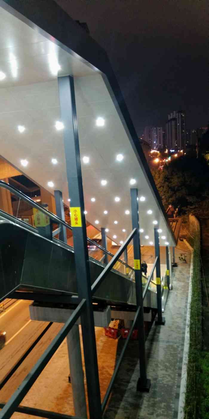 唐家院子轻轨站-"这里真的有点高处不胜寒的感觉,尤其是站在.