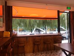 靠窗位-Catch Bagel(芳草地店)