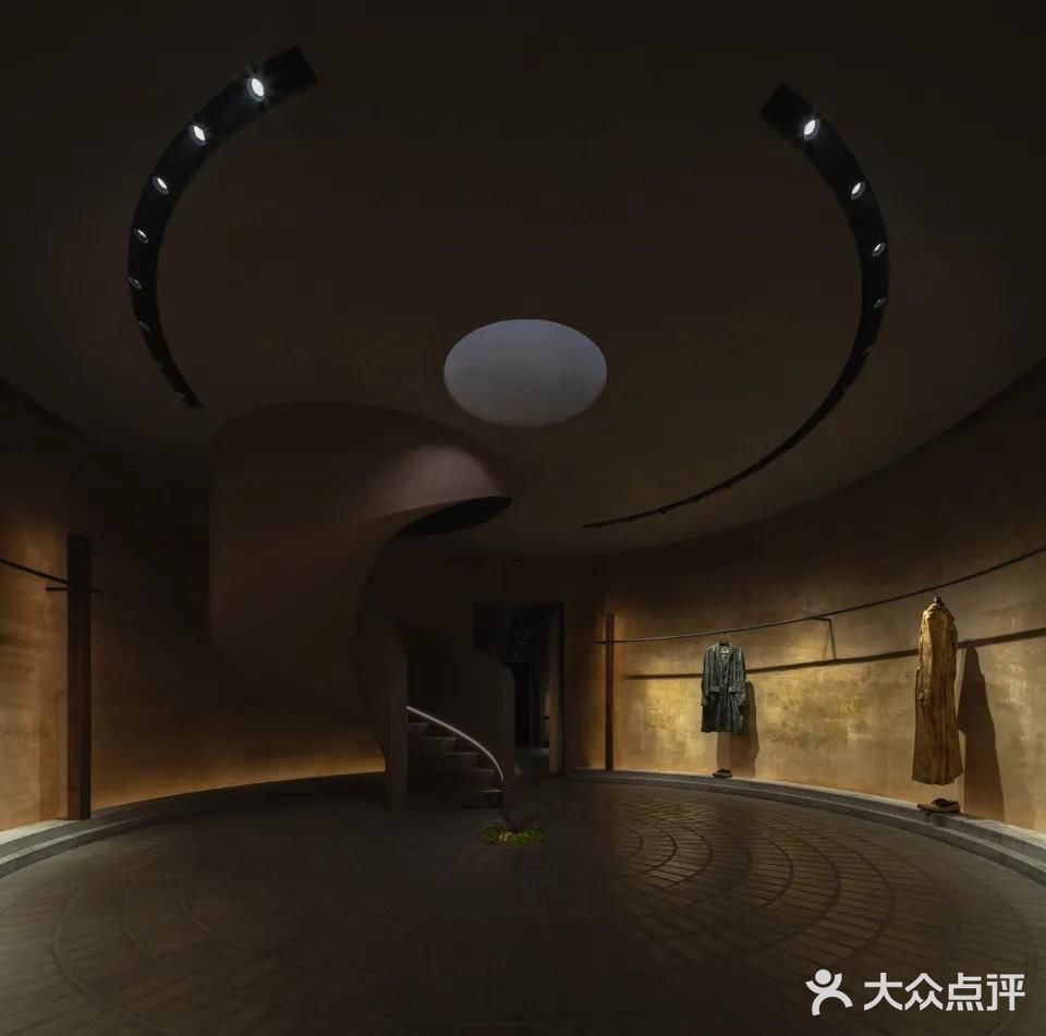hug x UMA WANG全新概念店,成都 / 氣象建築