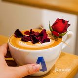 干杯热咖啡｜一整朵鲜花，真正的玫瑰拿铁🌹