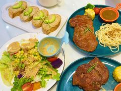 吞拿鱼牛油果莎莎薄脆饼-丽莎沙拉轻食餐厅(国贸店)