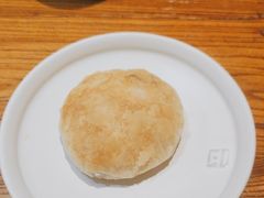 云南鲜花饼-云海肴·汽锅鸡·云南菜(天津国金汇店)